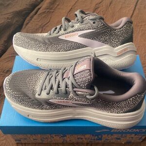 New! BROOKS Ghost Max 2 Running Shoes Ebony Sweet Lavender Alloy Size 7 Women's